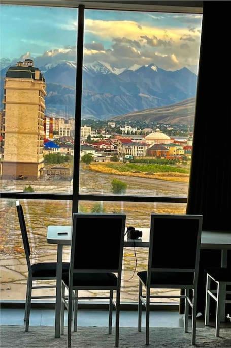9Th And 6Th Floor Stylish Apartments With Mountainvista Bishkek Exterior foto