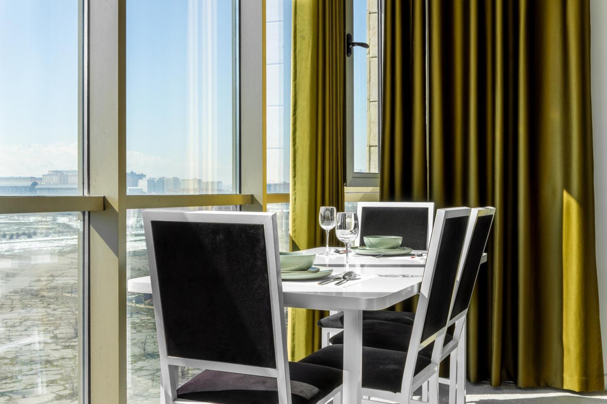 9Th And 6Th Floor Stylish Apartments With Mountainvista Bishkek Exterior foto